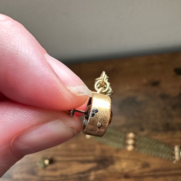 Gorgeous chain link gold jewel bracelet and earrings set - Picture 11 of 14